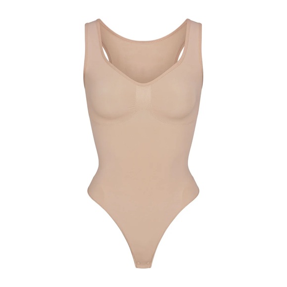 SKIMS SEAMLESS SCULPT SCOOP NECK THONG BODYSUIT MICA SMALL - Picture 6 of 9